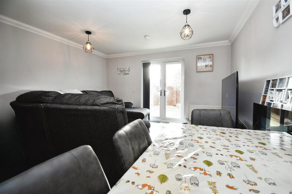 Lounge/Dining Room