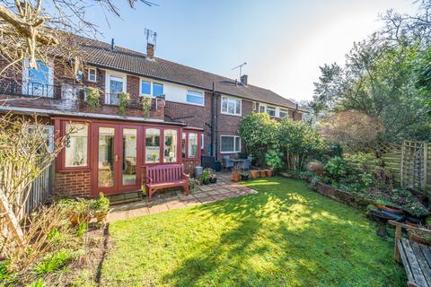 2 bedroom maisonette for sale, Caenwood Close, Weybridge, KT13