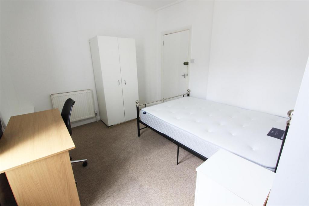 Bedroom 1.jpg