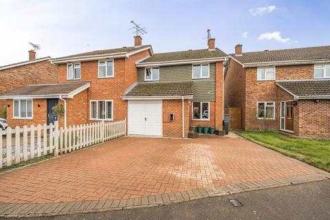 4 bedroom semi-detached house for sale, Ravensbourne Drive, Woodley, Reading