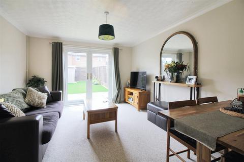 2 bedroom house for sale, Field Way, Aylesbury