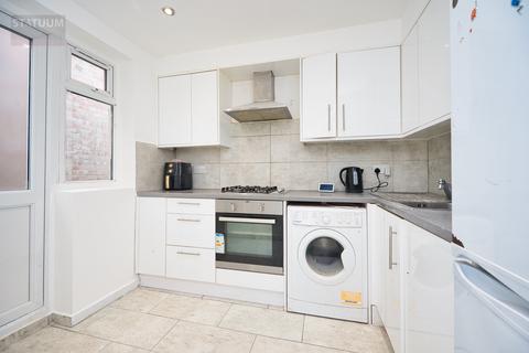 4 bedroom terraced house to rent, Gunton Road, Upper Clapton, Hackney, London, E5