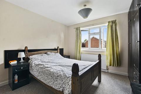 2 bedroom maisonette to rent, Apsley Close, Harrow HA2