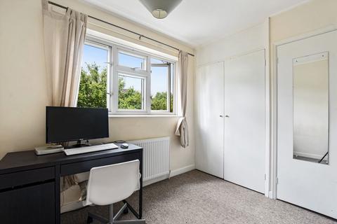 2 bedroom maisonette to rent, Apsley Close, Harrow HA2