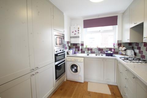 2 bedroom flat to rent, Parchmore Road, Thornton Heath, CR7