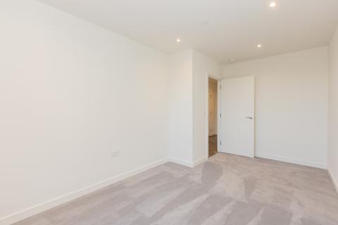 2 bedroom apartment to rent, Henshaw Parade, Hendon NW9