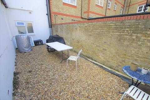 1 bedroom flat to rent, Queens Place, Watford, WD17