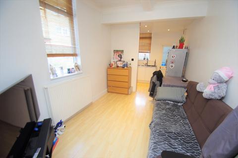 1 bedroom flat to rent, Queens Place, Watford, WD17