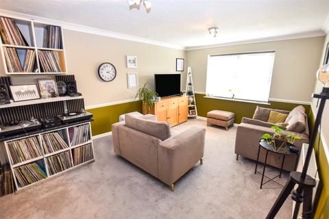 2 bedroom apartment for sale, Reading Road, Hampshire GU14