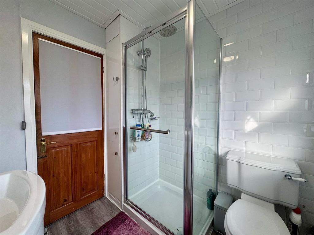 Shower room (2).jpg