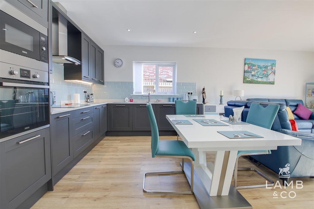Kitchen/diner/lounge area