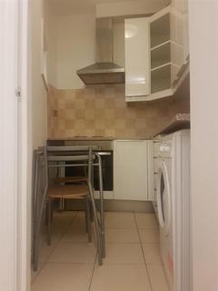 1 bedroom flat to rent, 11 Bank Building, Fulham Broadway, London