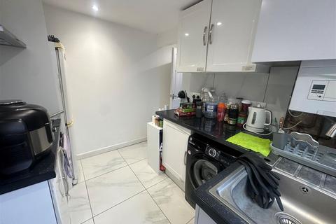 2 bedroom maisonette for sale, Harwoods Road, Watford WD18