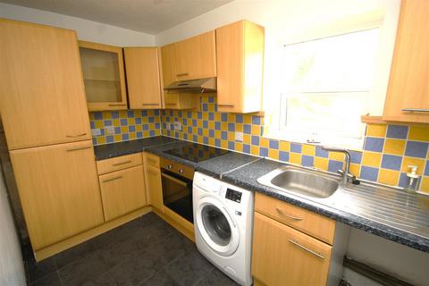 2 bedroom flat to rent, Lower Furney Close, High Wycombe HP13