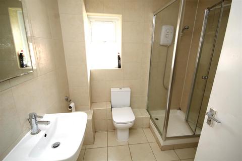 2 bedroom flat to rent, Lower Furney Close, High Wycombe HP13