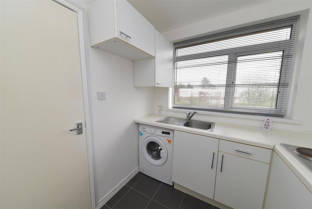 Kitchen2.JPG
