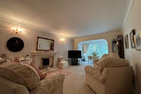 2 bedroom flat for sale, Canford Cliffs Road, Poole BH13