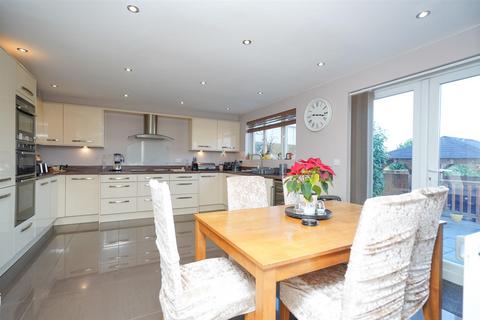 4 bedroom semi-detached house for sale, Kinross Road, Leamington Spa