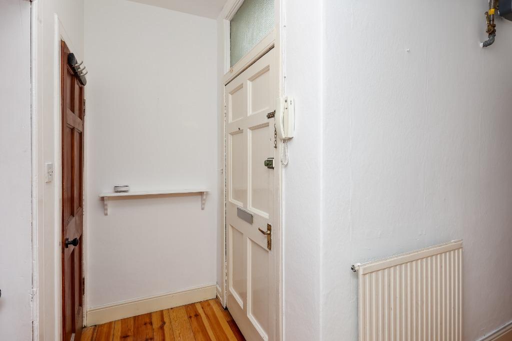 Apartment in Edinburgh, Southside - View 4