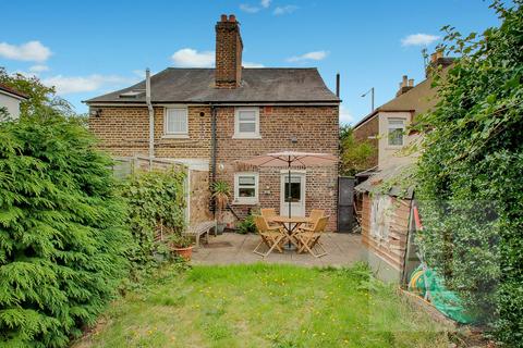 2 bedroom semi-detached house to rent, Park Road, Uxbridge UB8