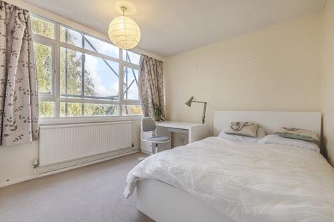 2 bedroom flat to rent, Kersfield Road Putney SW15