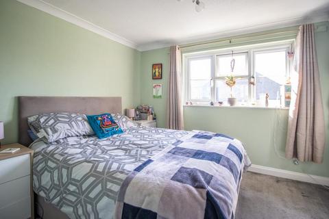 2 bedroom end of terrace house for sale, Herongate, Shoeburyness SS3