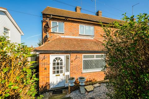 3 bedroom semi-detached house to rent, Colebrook Lane, Loughton