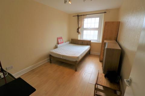 1 bedroom flat to rent, Stoke Newington High Street, London N16