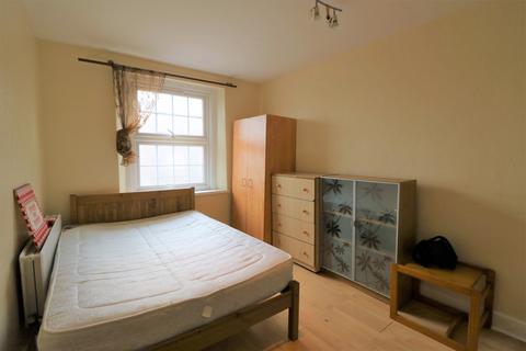 1 bedroom flat to rent, Stoke Newington High Street, London N16