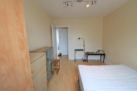 1 bedroom flat to rent, Stoke Newington High Street, London N16