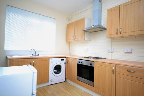 2 bedroom maisonette to rent, High Street West Wickham BR4