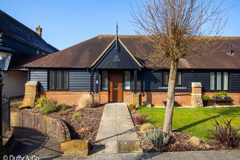 2 bedroom bungalow to rent, Upper Stables, Parkfield Way, Haywards Heath