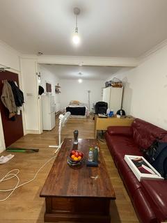 Studio to rent, Kingsley Road, Hounslow TW3