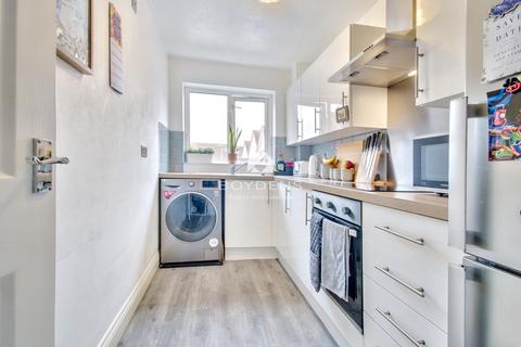 2 bedroom flat for sale, Church Road, Kelvedon CO5