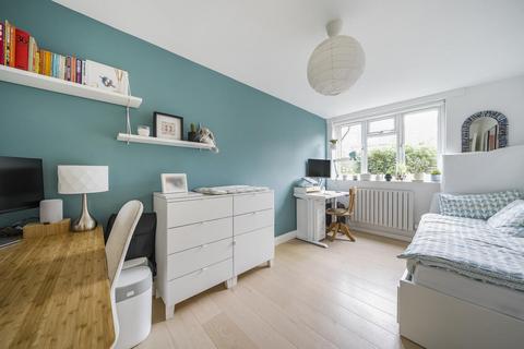 2 bedroom flat for sale, Hicks Close, Battersea