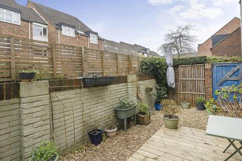 2 bedroom flat for sale, Hicks Close, Battersea