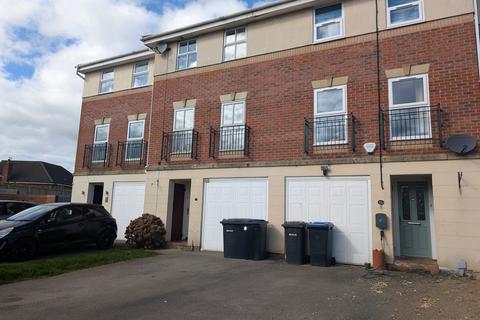 3 bedroom townhouse for sale, Coales Gardens, Market Harborough LE16