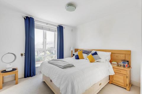 3 bedroom flat for sale, Samuel Gray Gardens, Kingston Upon Thames KT2