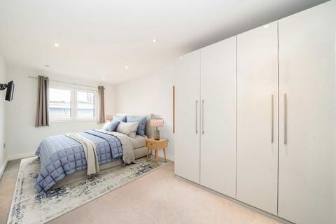 2 bedroom flat for sale, Holman Road, London SW11