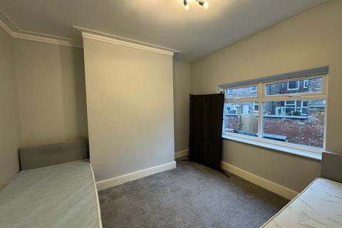 3 bedroom end of terrace house to rent, Burnage Range, Manchester M19