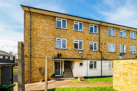 2 bedroom flat for sale, Norton Close, Chingford