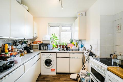 2 bedroom flat for sale, Norton Close, Chingford