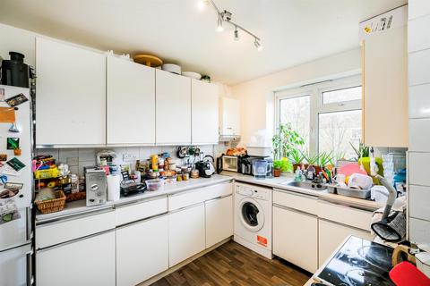 2 bedroom flat for sale, Norton Close, Chingford