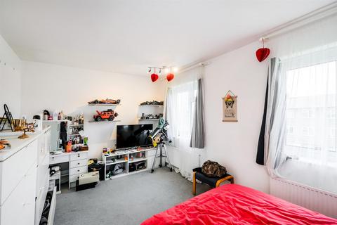 26 Norton Close, London, E4 8LS