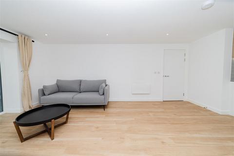 2 bedroom apartment to rent, Beaufort Square, London, NW9