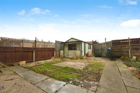 2 bedroom end of terrace house for sale, Fernhill Road, Hull