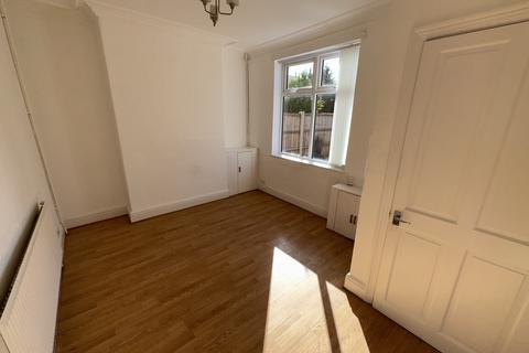 2 bedroom terraced house to rent, Arrowe Park Road, Wirral CH49