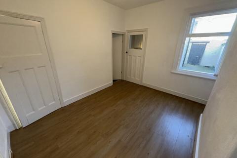 2 bedroom terraced house to rent, Arrowe Park Road, Wirral CH49