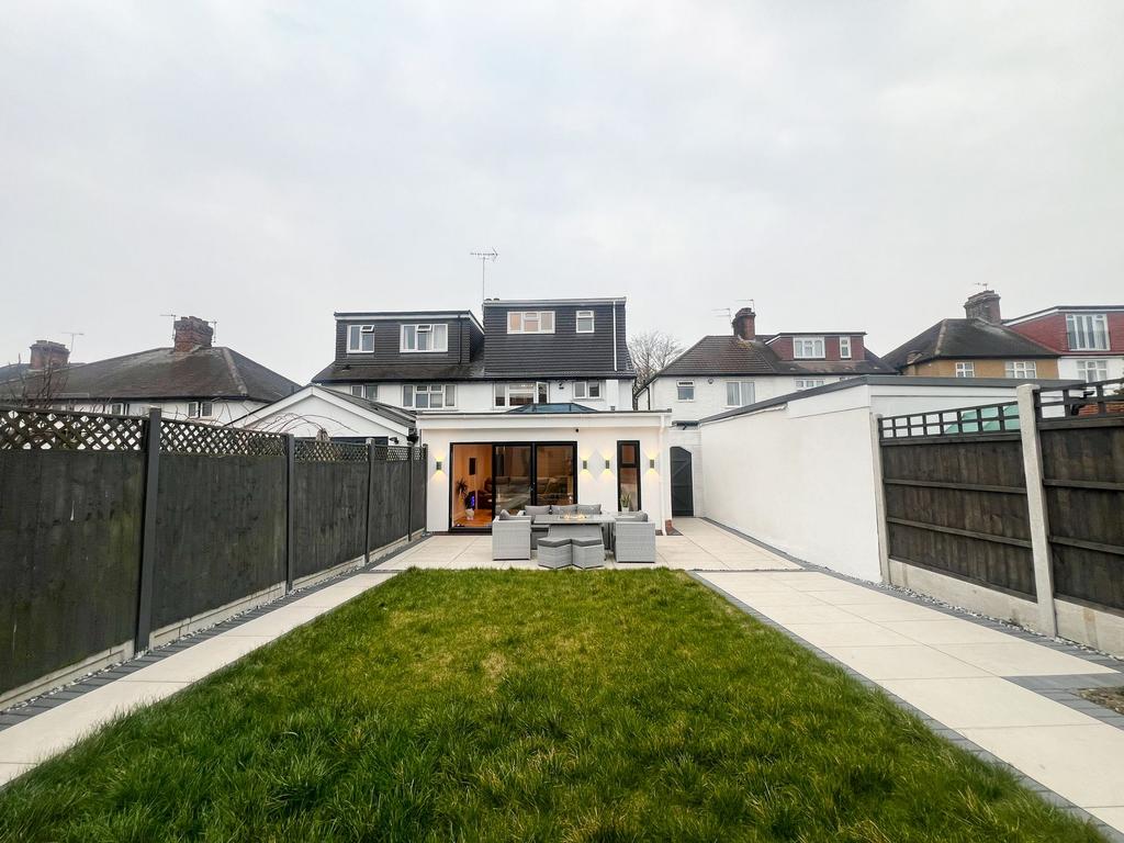St. Barnabas Rd IG8