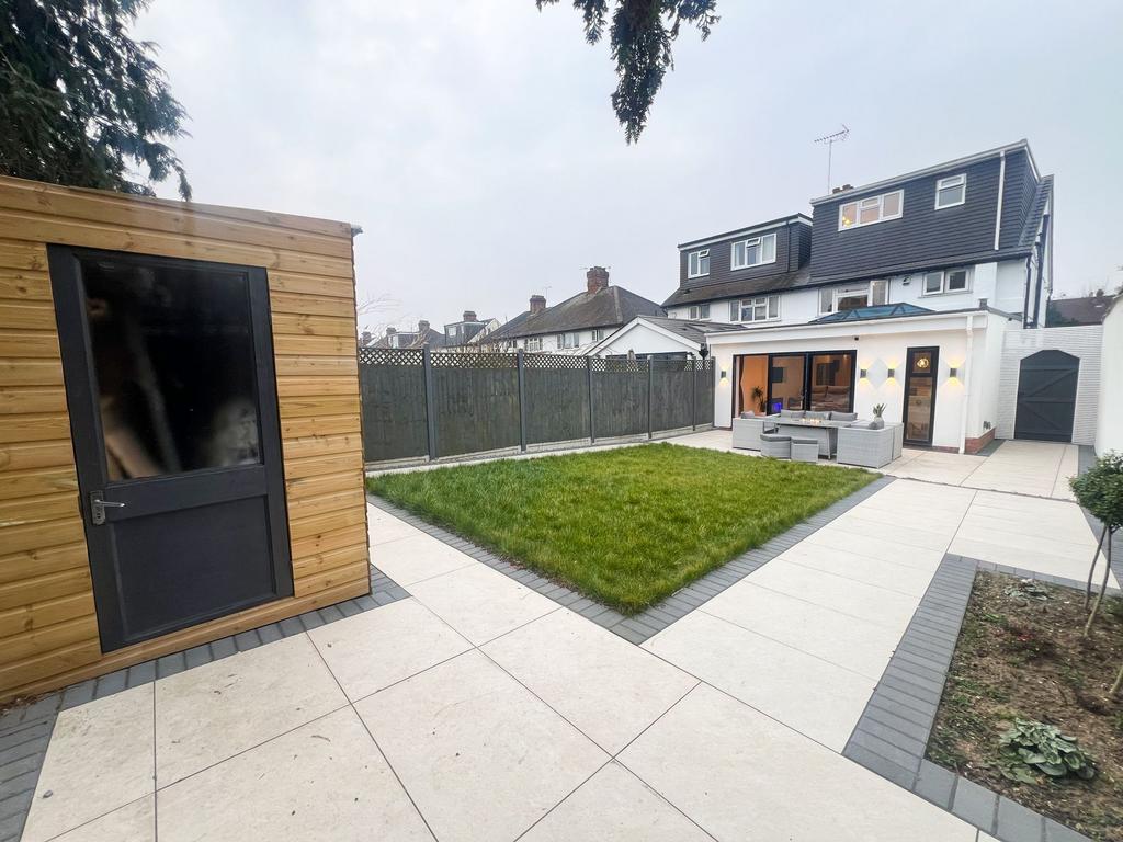 St. Barnabas Rd IG8